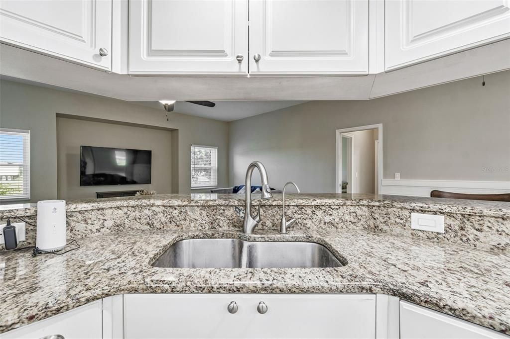 For Sale: $559,900 (3 beds, 2 baths, 2212 Square Feet)