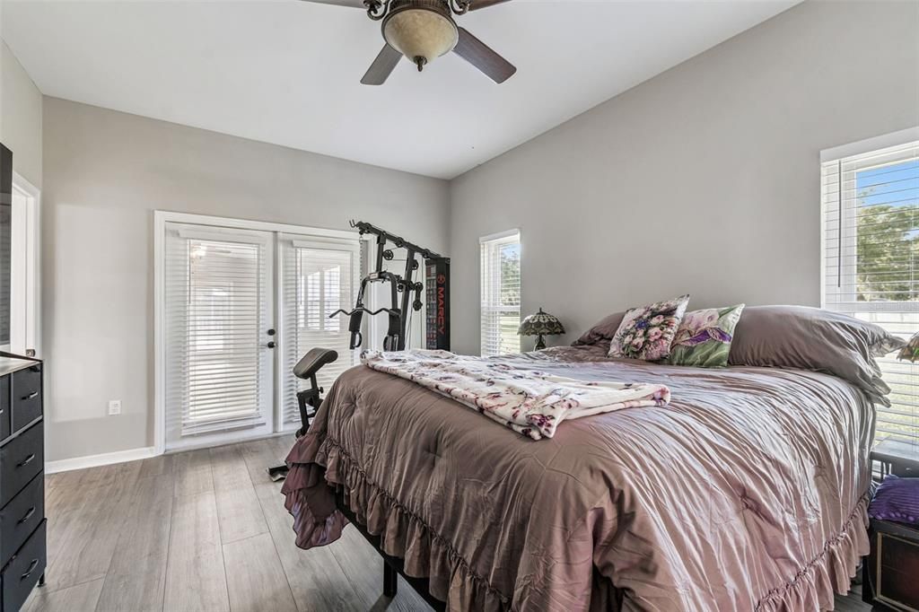 For Sale: $559,900 (3 beds, 2 baths, 2212 Square Feet)