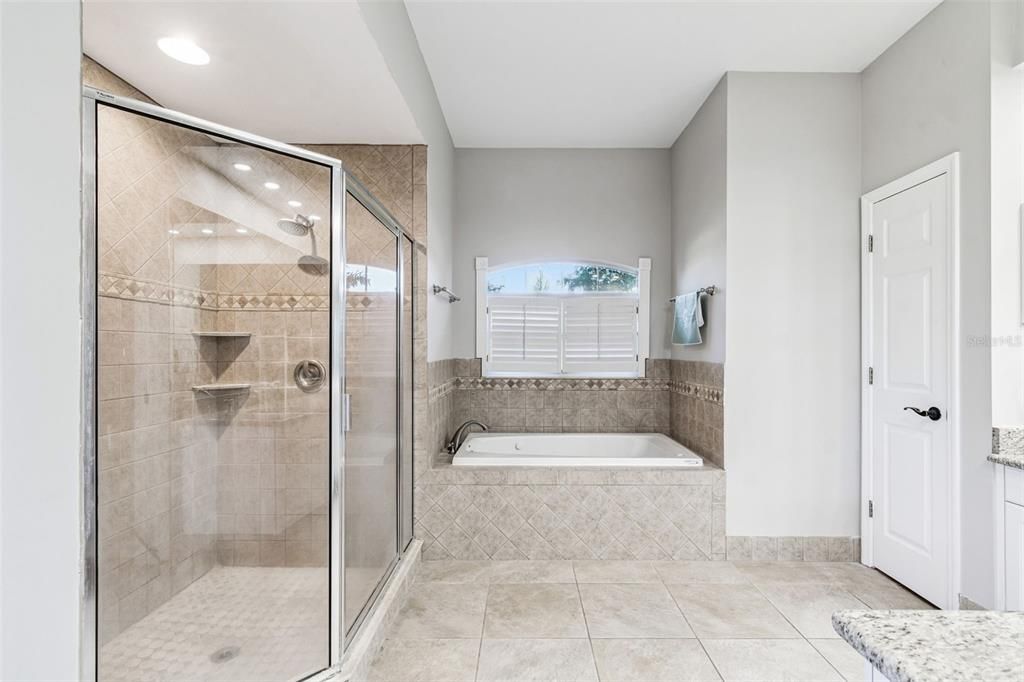 For Sale: $559,900 (3 beds, 2 baths, 2212 Square Feet)