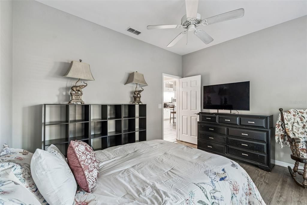 For Sale: $559,900 (3 beds, 2 baths, 2212 Square Feet)