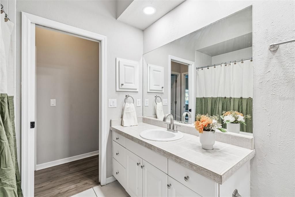 For Sale: $559,900 (3 beds, 2 baths, 2212 Square Feet)