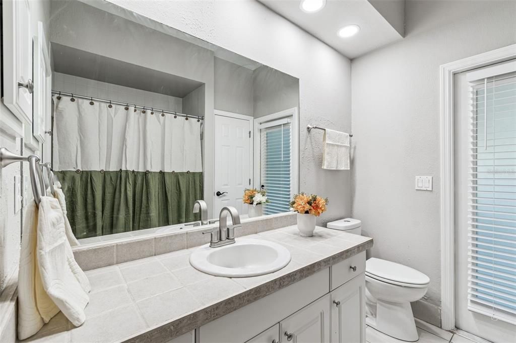 For Sale: $559,900 (3 beds, 2 baths, 2212 Square Feet)