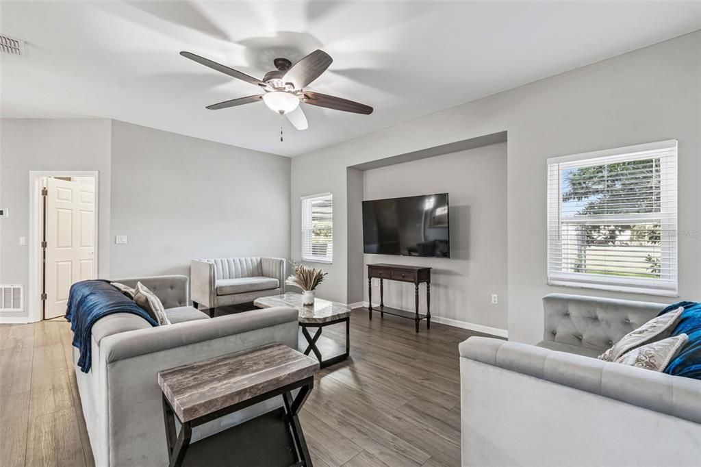 For Sale: $559,900 (3 beds, 2 baths, 2212 Square Feet)