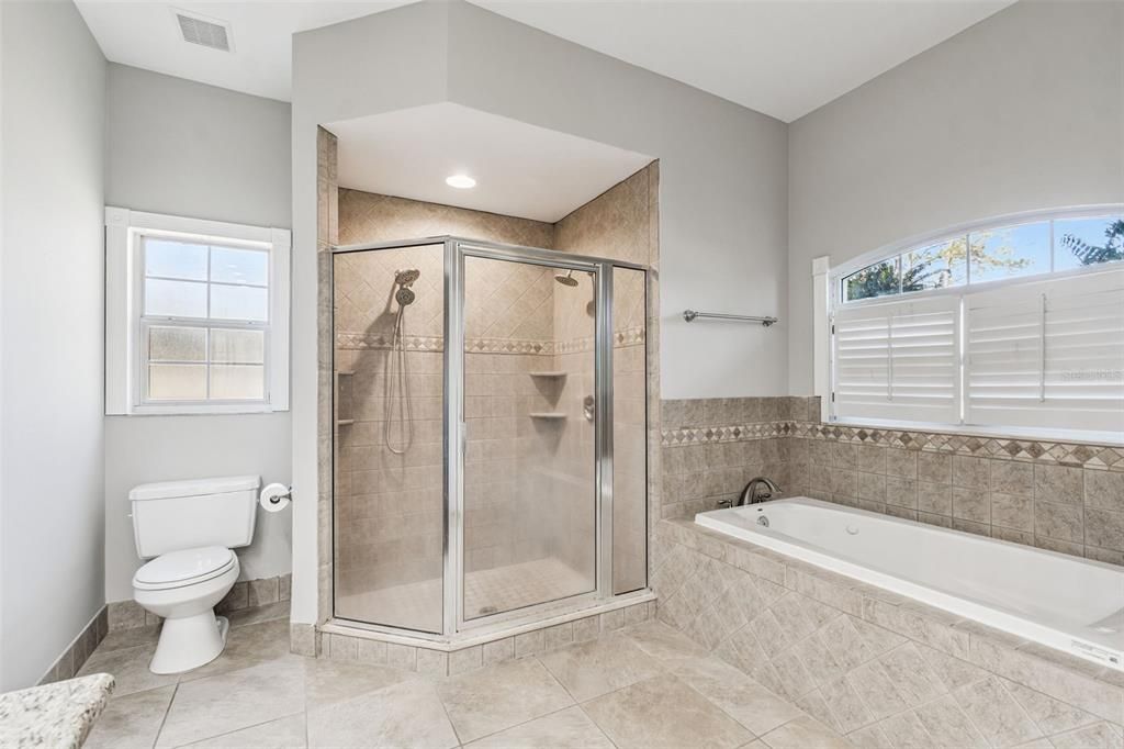 For Sale: $559,900 (3 beds, 2 baths, 2212 Square Feet)