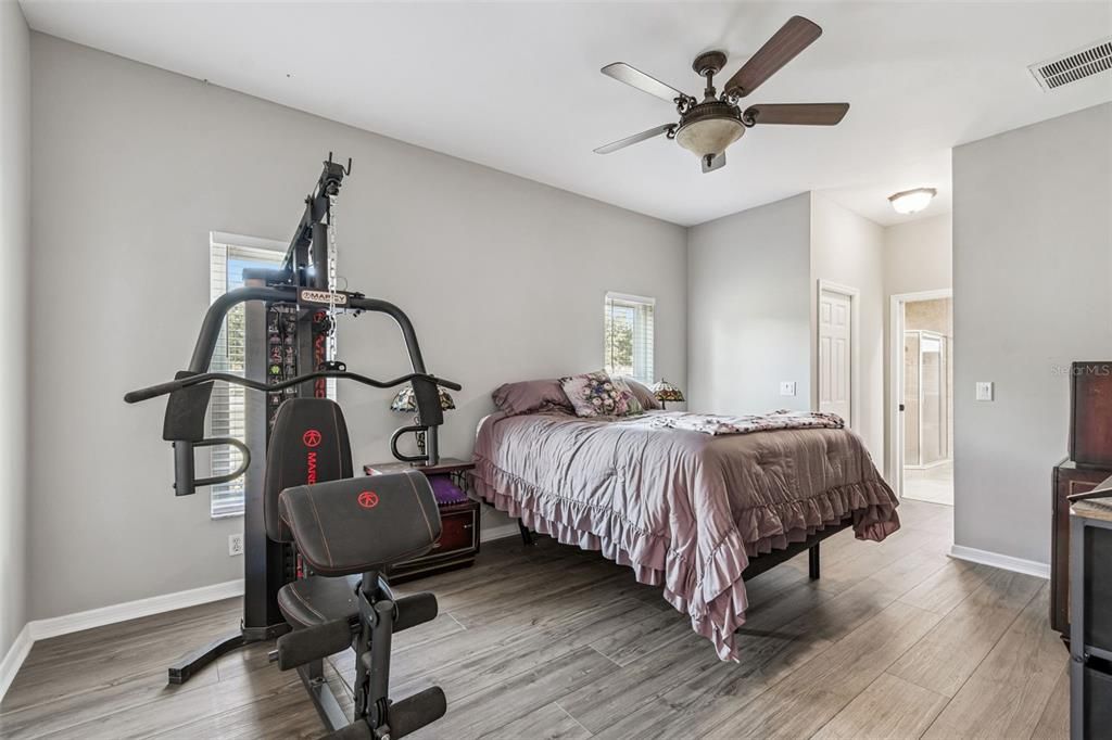 For Sale: $559,900 (3 beds, 2 baths, 2212 Square Feet)