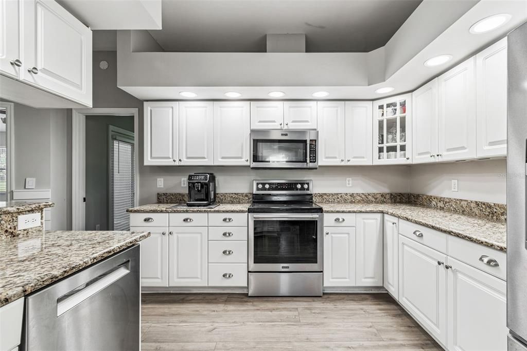 For Sale: $559,900 (3 beds, 2 baths, 2212 Square Feet)