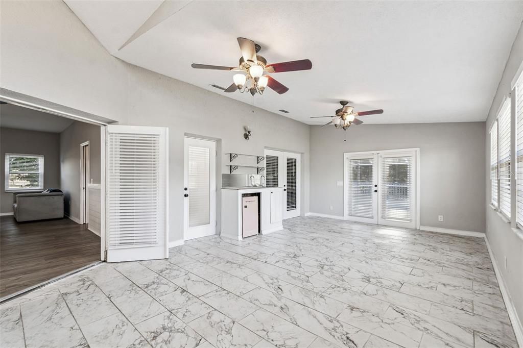 For Sale: $559,900 (3 beds, 2 baths, 2212 Square Feet)