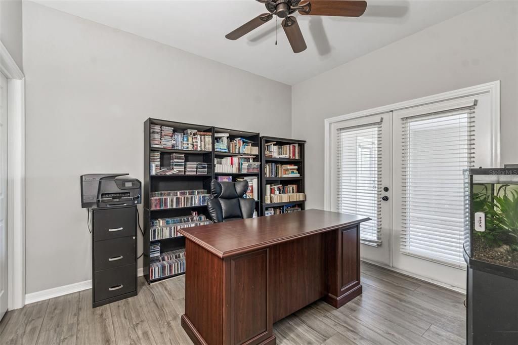 For Sale: $559,900 (3 beds, 2 baths, 2212 Square Feet)