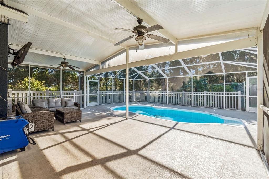 For Sale: $559,900 (3 beds, 2 baths, 2212 Square Feet)