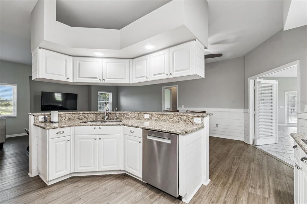 For Sale: $559,900 (3 beds, 2 baths, 2212 Square Feet)