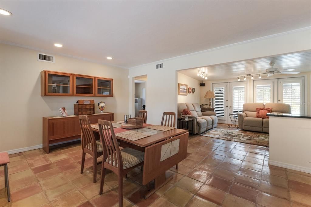 En Venta: $925,000 (5 camas, 3 baños, 2940 Pies cuadrados)