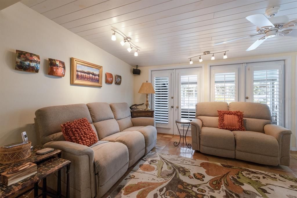 En Venta: $925,000 (5 camas, 3 baños, 2940 Pies cuadrados)