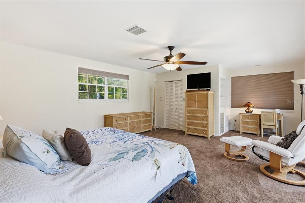 En Venta: $925,000 (5 camas, 3 baños, 2940 Pies cuadrados)