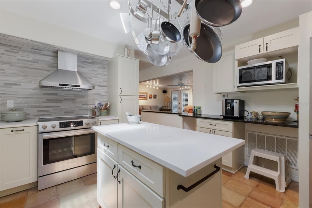 En Venta: $925,000 (5 camas, 3 baños, 2940 Pies cuadrados)