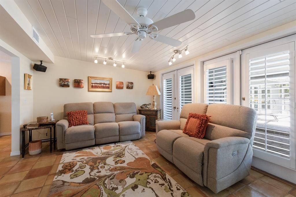 En Venta: $925,000 (5 camas, 3 baños, 2940 Pies cuadrados)