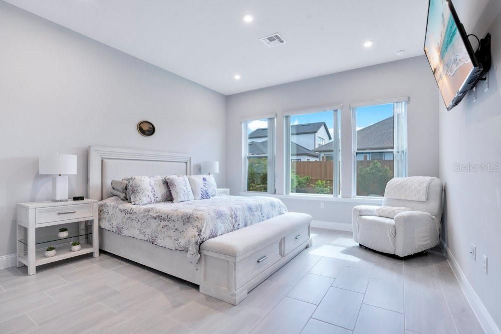 For Sale: $660,000 (4 beds, 3 baths, 2438 Square Feet)