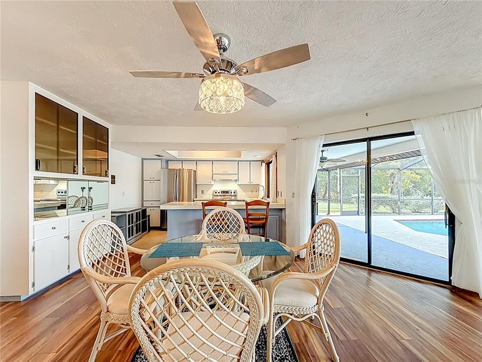 待售: $369,000 (3 贝兹, 2 浴室, 1916 平方英尺)