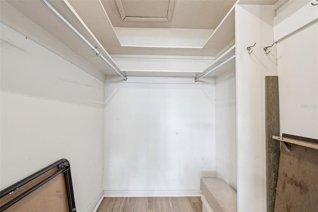 For Sale: $110,000 (1 beds, 1 baths, 985 Square Feet)