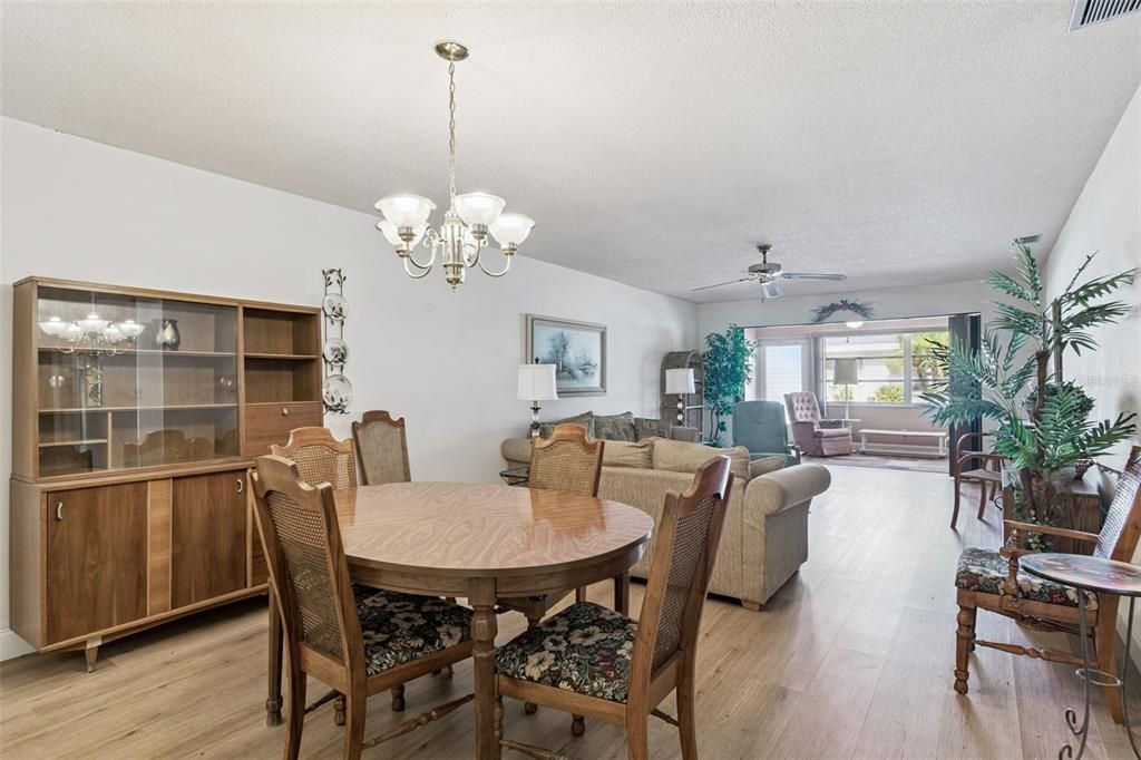 For Sale: $110,000 (1 beds, 1 baths, 985 Square Feet)