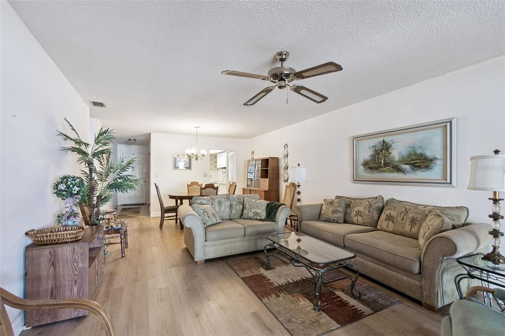 For Sale: $110,000 (1 beds, 1 baths, 985 Square Feet)