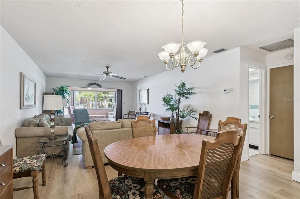 For Sale: $110,000 (1 beds, 1 baths, 985 Square Feet)