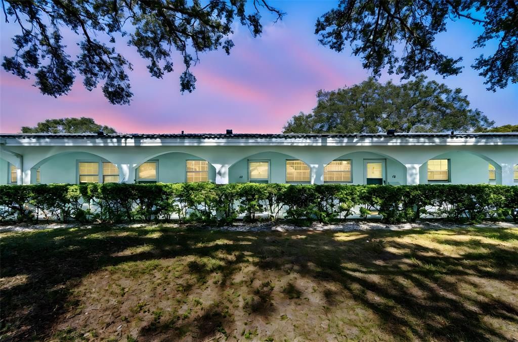 For Sale: $110,000 (1 beds, 1 baths, 985 Square Feet)