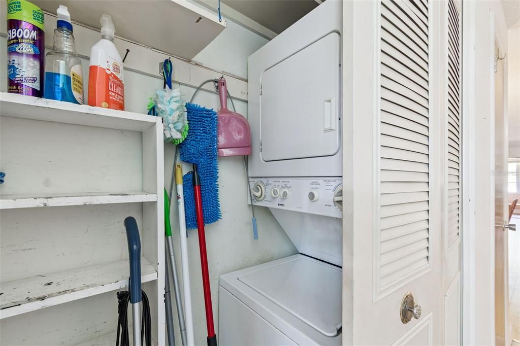 For Sale: $110,000 (1 beds, 1 baths, 985 Square Feet)