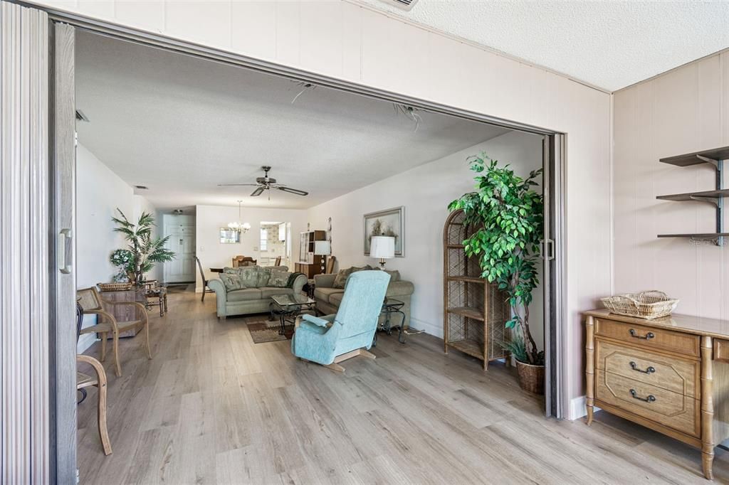 For Sale: $110,000 (1 beds, 1 baths, 985 Square Feet)