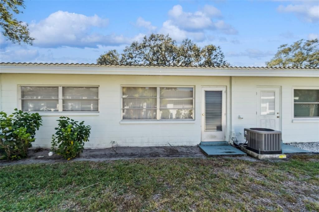 For Sale: $110,000 (1 beds, 1 baths, 985 Square Feet)