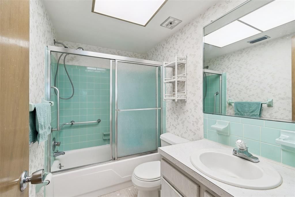 For Sale: $110,000 (1 beds, 1 baths, 985 Square Feet)