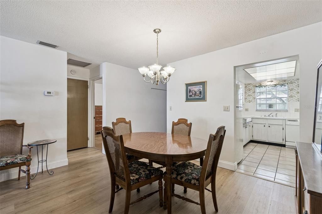 For Sale: $110,000 (1 beds, 1 baths, 985 Square Feet)