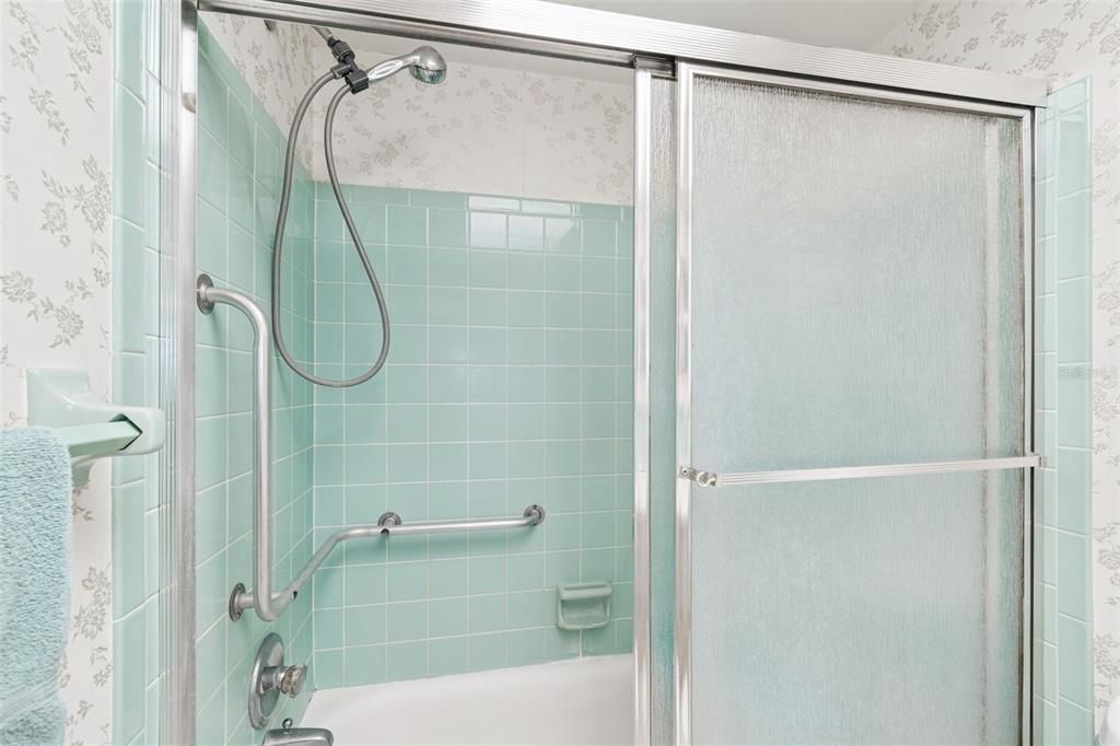 For Sale: $110,000 (1 beds, 1 baths, 985 Square Feet)