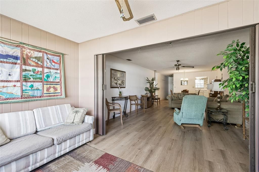 For Sale: $110,000 (1 beds, 1 baths, 985 Square Feet)