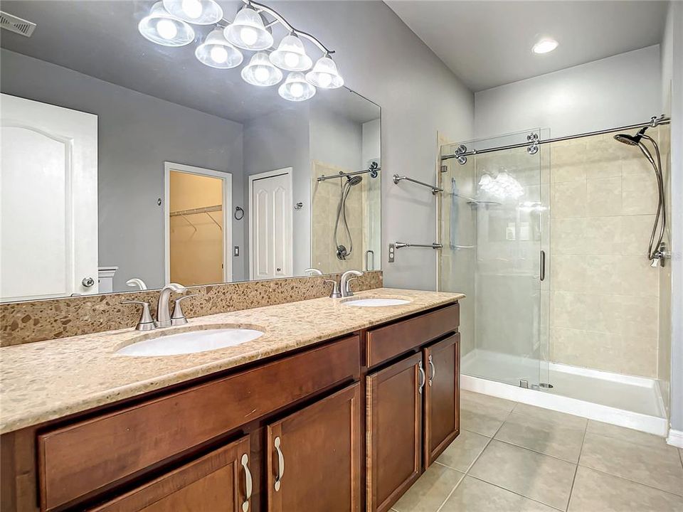 For Rent: $2,500 (3 beds, 2 baths, 1859 Square Feet)