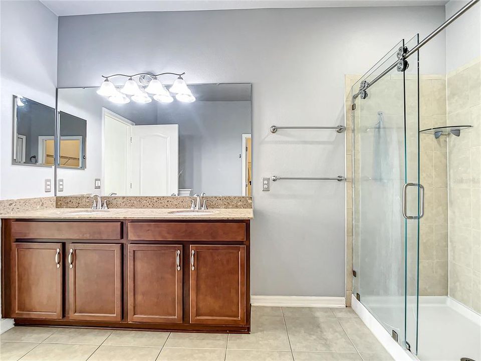 For Rent: $2,500 (3 beds, 2 baths, 1859 Square Feet)