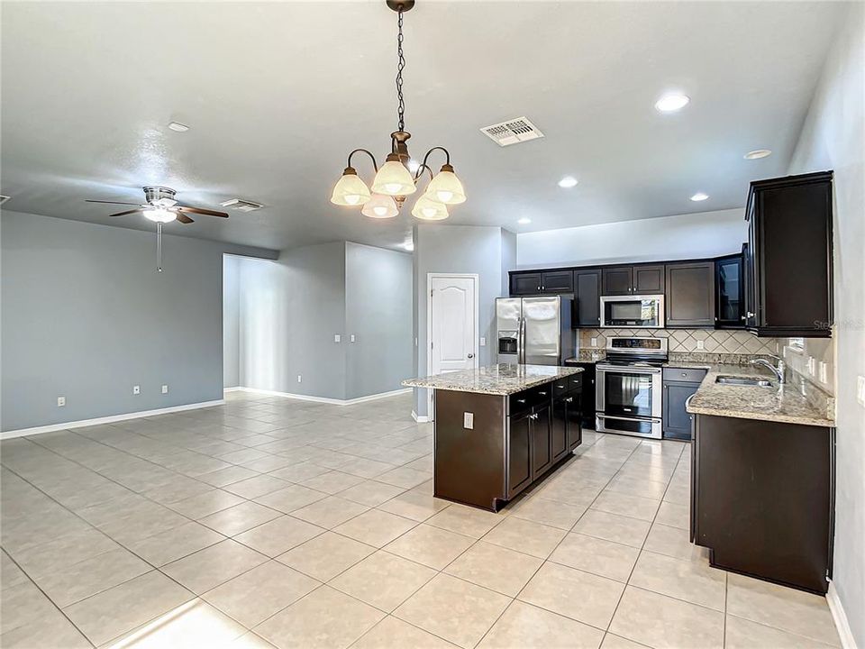 For Rent: $2,500 (3 beds, 2 baths, 1859 Square Feet)