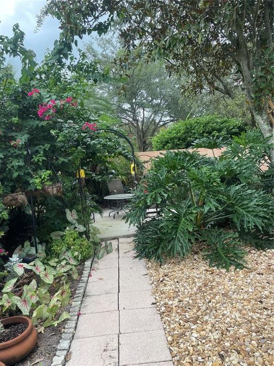 For Sale: $330,000 (2 beds, 2 baths, 1268 Square Feet)