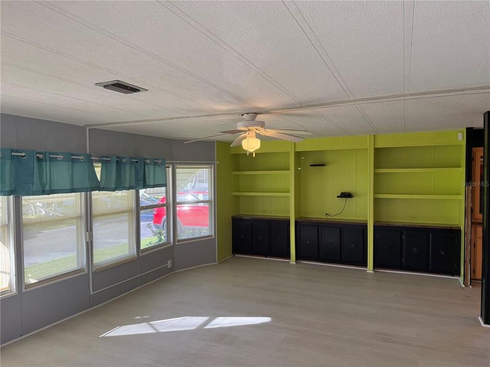 For Sale: $26,000 (2 beds, 2 baths, 1587 Square Feet)