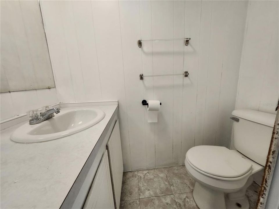 待售: $155,000 (2 贝兹, 1 浴室, 859 平方英尺)