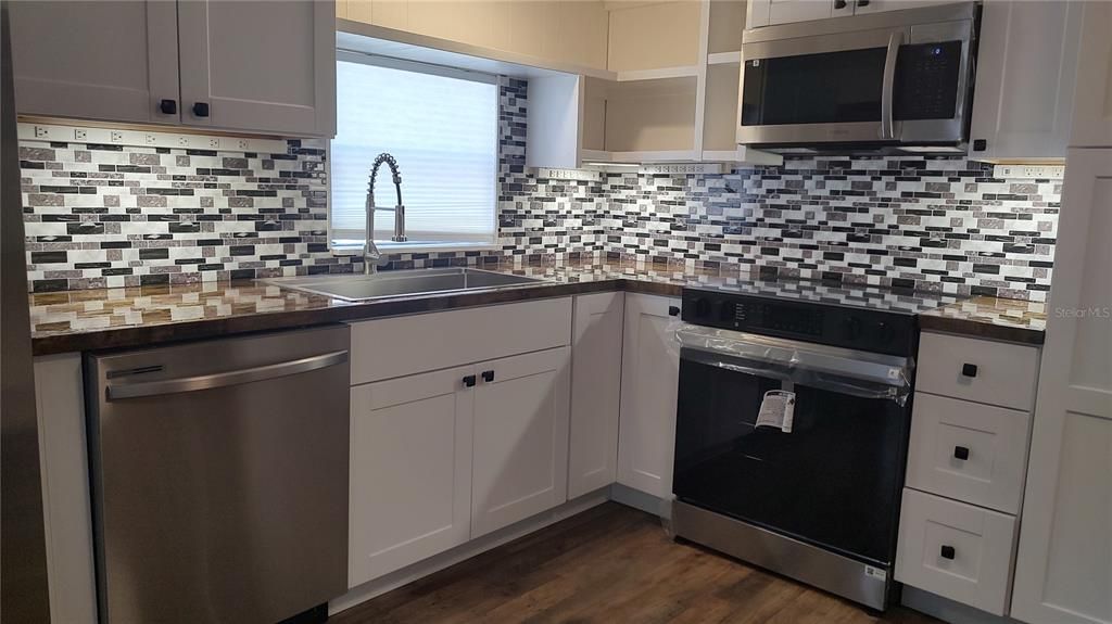 待售: $155,000 (2 贝兹, 1 浴室, 859 平方英尺)