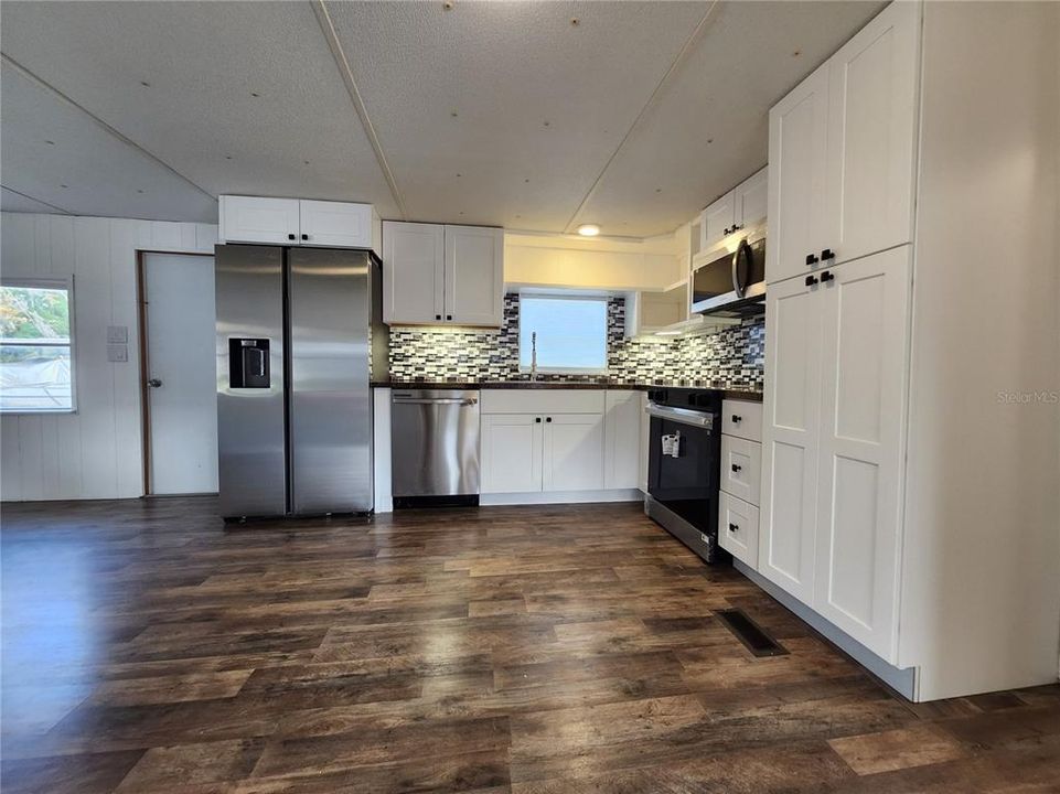 待售: $155,000 (2 贝兹, 1 浴室, 859 平方英尺)