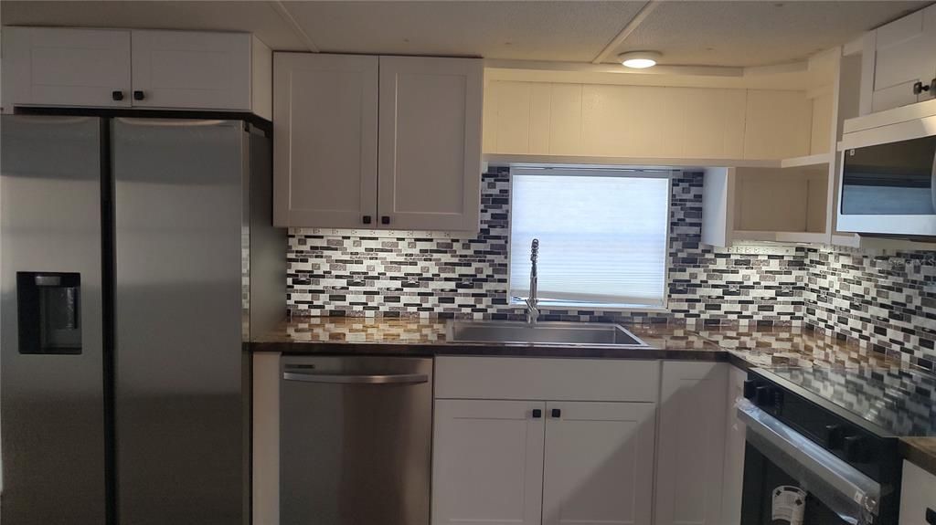 待售: $155,000 (2 贝兹, 1 浴室, 859 平方英尺)