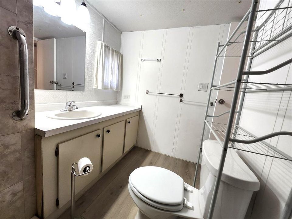 待售: $155,000 (2 贝兹, 1 浴室, 859 平方英尺)