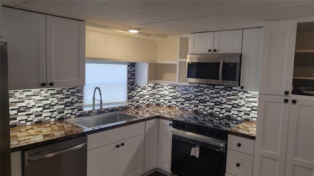 待售: $155,000 (2 贝兹, 1 浴室, 859 平方英尺)