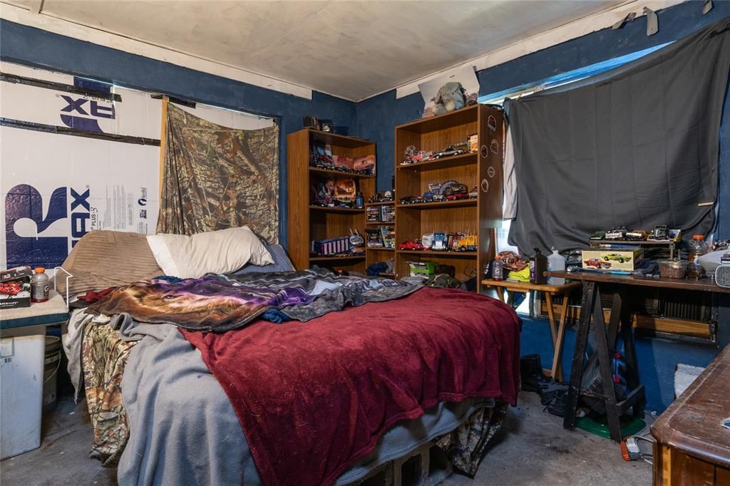 待售: $229,500 (2 贝兹, 1 浴室, 825 平方英尺)