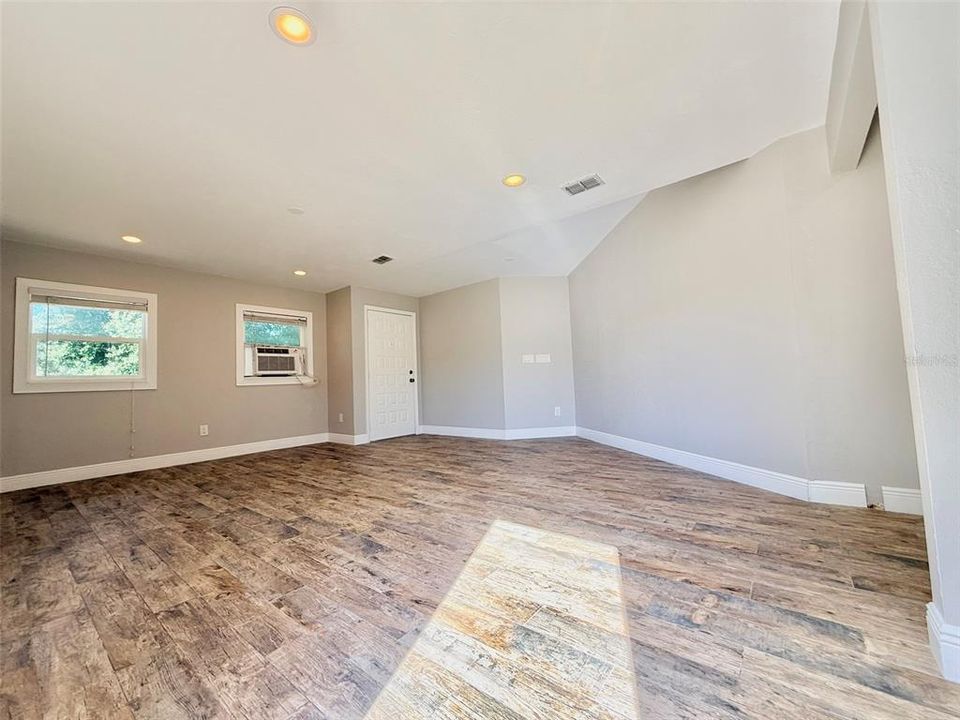 合同活跃: $699,900 (3 贝兹, 2 浴室, 1768 平方英尺)