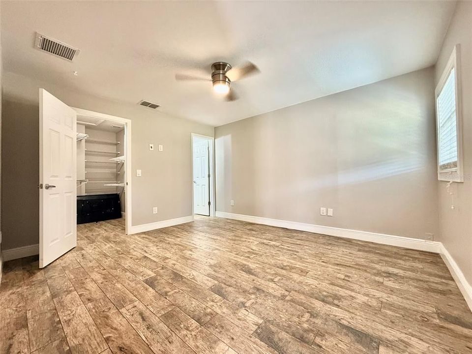 合同活跃: $699,900 (3 贝兹, 2 浴室, 1768 平方英尺)