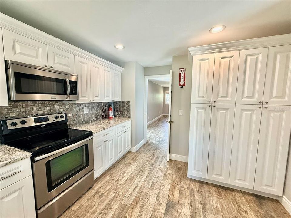 合同活跃: $699,900 (3 贝兹, 2 浴室, 1768 平方英尺)