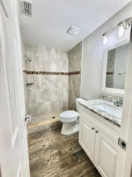 合同活跃: $699,900 (3 贝兹, 2 浴室, 1768 平方英尺)