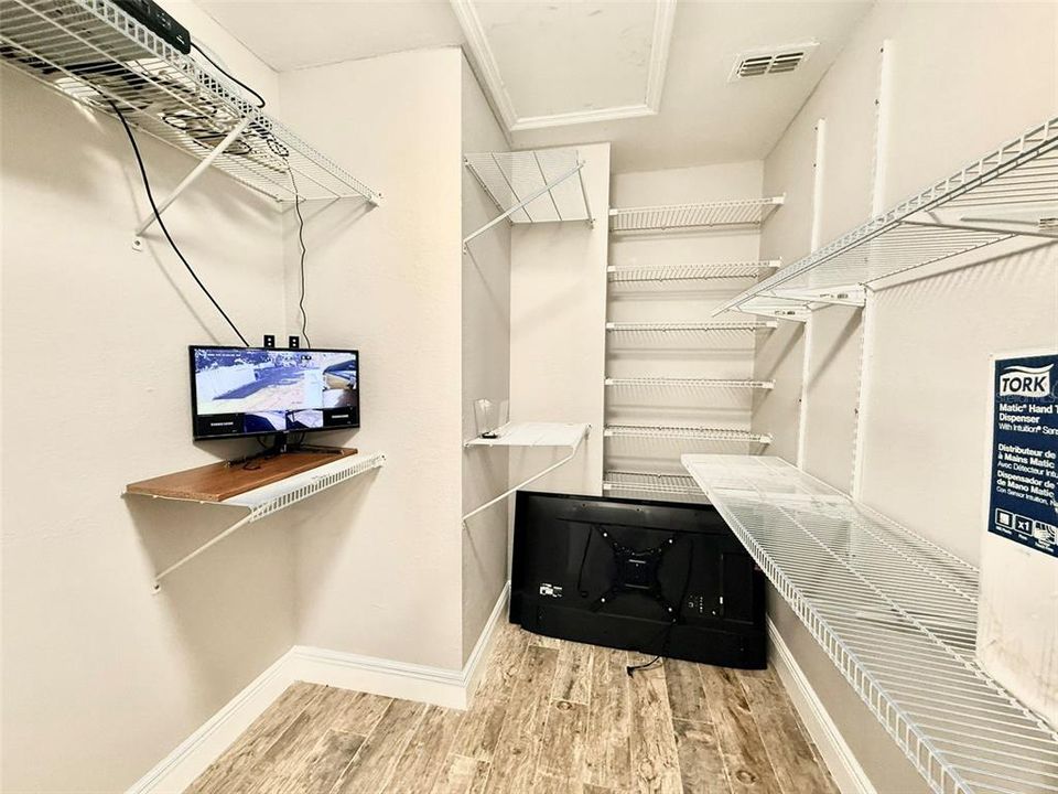 合同活跃: $699,900 (3 贝兹, 2 浴室, 1768 平方英尺)